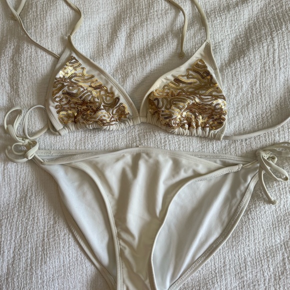 White and gold bikini - Picture 4 of 5